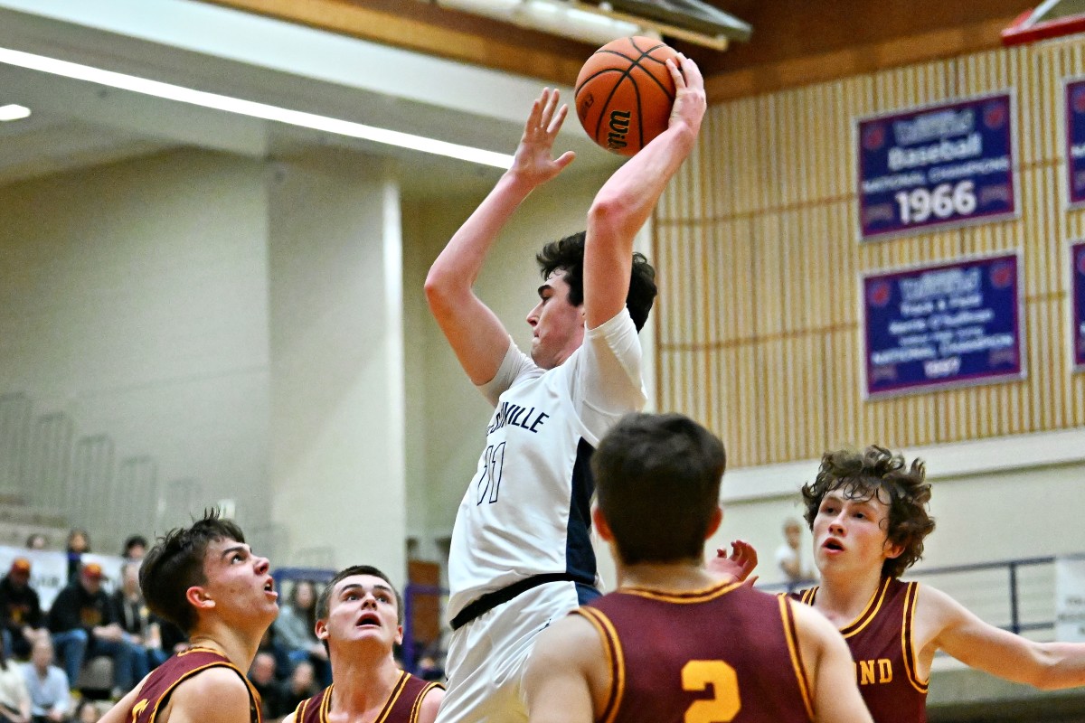 a Wilsonville Redmond 5A Oregon boys basketball quarterfinal 2024 Leon Neuschwander 54